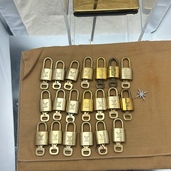 Louis Vuitton lock & key padlocked - Picture 2 of 7